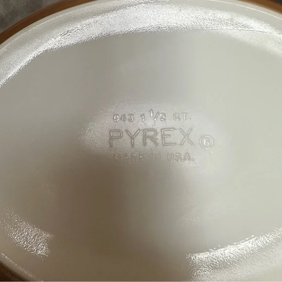 PYREX Early American 043 1.5 qt Casserole with lid - Picture 3 of 6